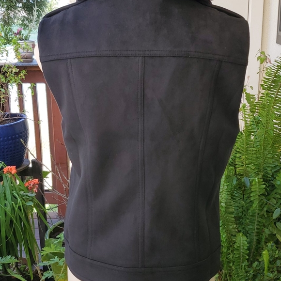 Philosophy 🆕Faux suede Vest - Picture 3 of 6